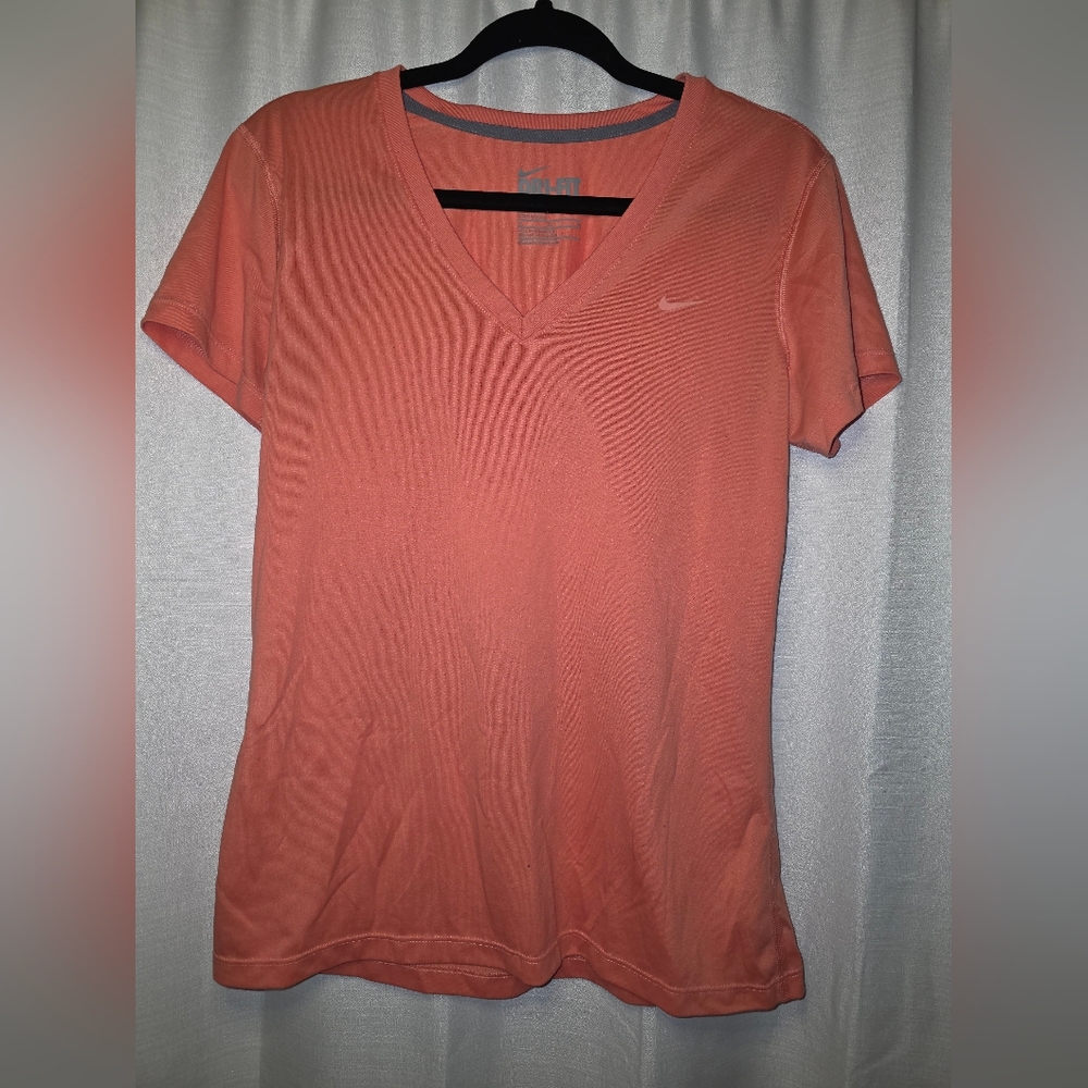 M Nike Women's Short Sleeve Tee